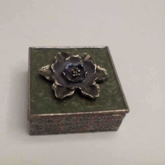 Metal Trinket Box Raised 3D Flower Silver 2.25" - Picture 1 of 11